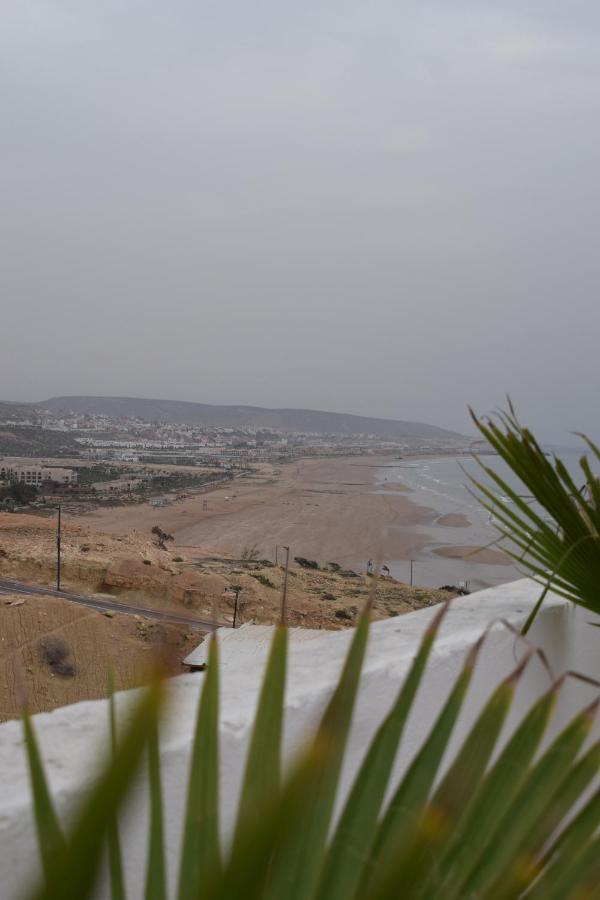 Отель Sunny Wave Taghazout Surf & Yoga Экстерьер фото