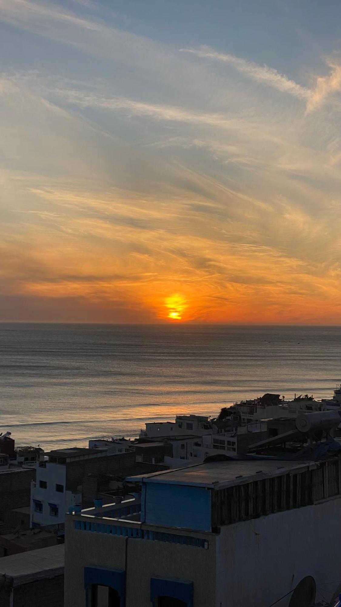 Отель Sunny Wave Taghazout Surf & Yoga Экстерьер фото