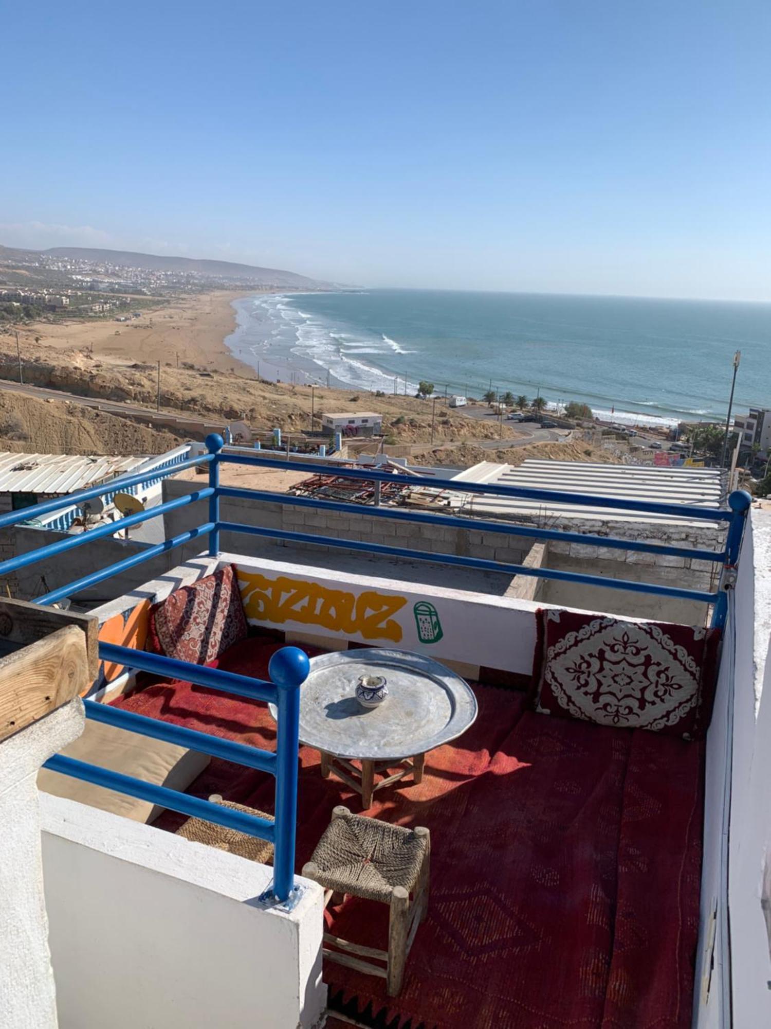 Отель Sunny Wave Taghazout Surf & Yoga Экстерьер фото