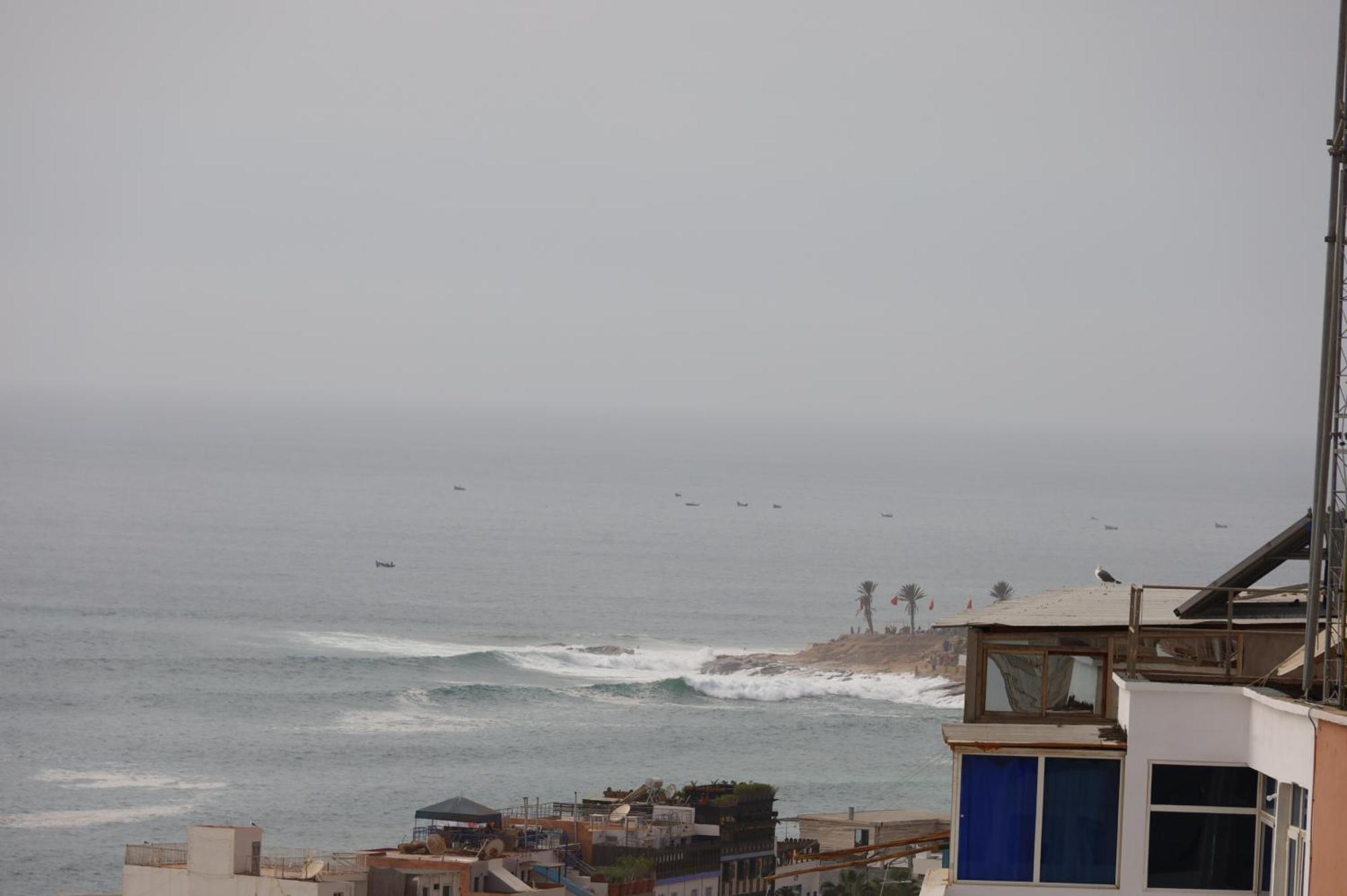 Отель Sunny Wave Taghazout Surf & Yoga Экстерьер фото