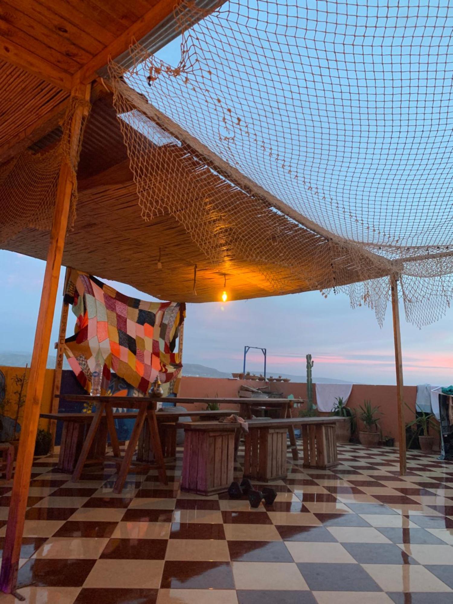 Отель Sunny Wave Taghazout Surf & Yoga Экстерьер фото