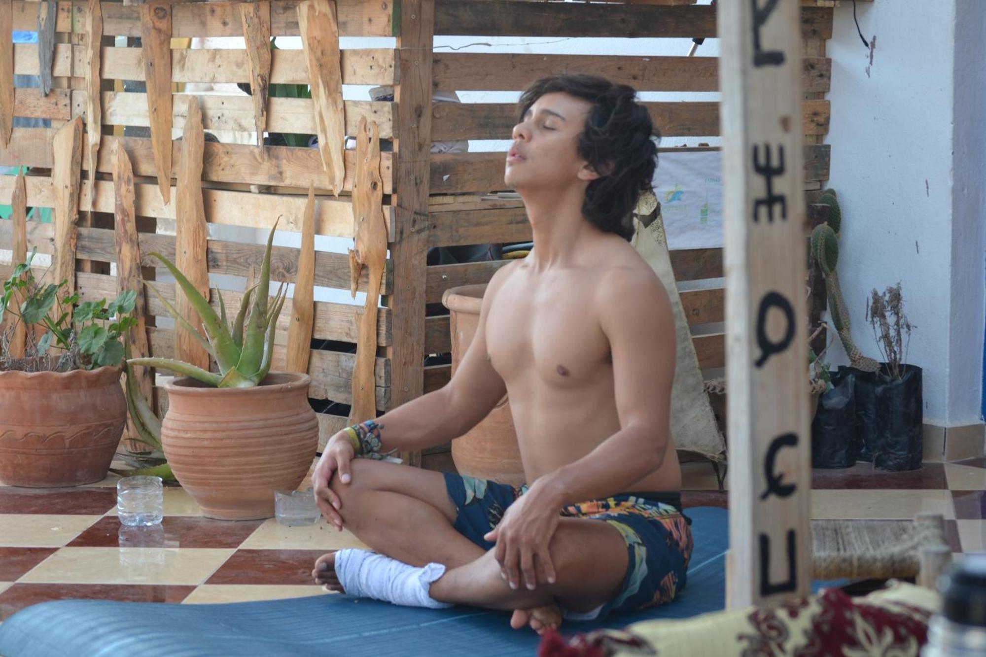 Отель Sunny Wave Taghazout Surf & Yoga Экстерьер фото